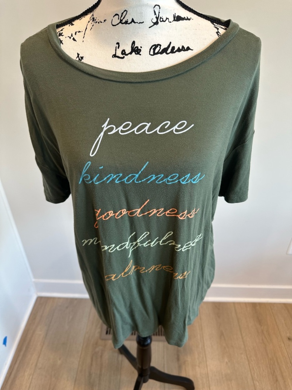 🩵Olive Green Women’s Tee SIze Large